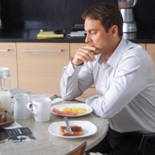 Betrayal: Stuart Townsend in una foto di scena della serie