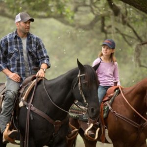 Homefront: Jason Statham a cavallo con Izabela Vidovic
