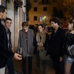 Universitari - Molto più che amici: i sei protagonisti del film in una scena