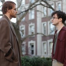 Michael C. Hall e Daniel Radcliffe in una scena di Kill Your Darlings