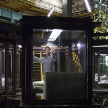 Escape Plan - Fuga dall'inferno: Arnold Schwarzenegger e Sylvester Stallone nel penitenziario 'The Tomb' in una scena