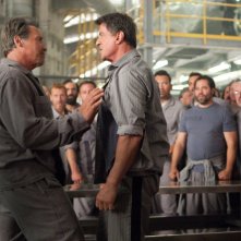 Escape Plan - Fuga dall'inferno: Arnold Schwarzenegger faccia a faccia con Sylvester Stallone in una scena