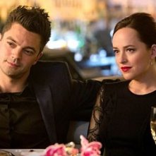 Need for Speed: Dominic Cooper e Dakota Johnson in una scena del film