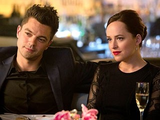 Need for Speed: Dominic Cooper e Dakota Johnson in una scena del film