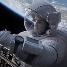 Gravity: Sandra Bullock in azione in una scena del film fantascientifico