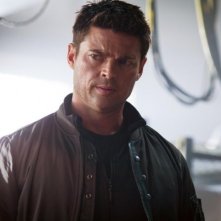 Almost Human: Karl Urban in una foto di scena della serie