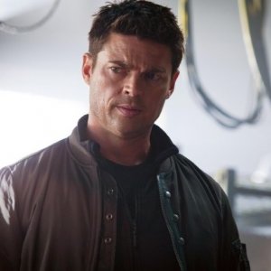 Almost Human: Karl Urban in una foto di scena della serie