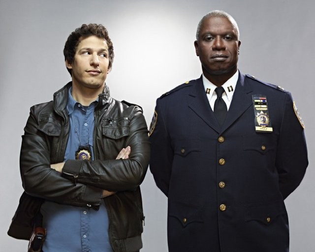 Brooklyn Nine-Nine: Andre Braugher ed Andy Samberg in una foto promozionale della serie