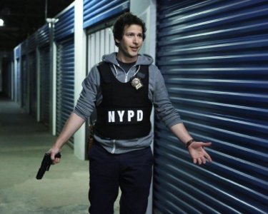 Brooklyn Nine-Nine: Andy Samberg in una scena della serie
