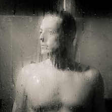 Giorgio Lupano sotto la doccia in Paura di amare 2