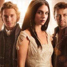 Reign: Toby Regbo, Adelaide Kane e Torrance Coombs in una foto promozionale della serie