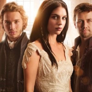 Reign: Toby Regbo, Adelaide Kane e Torrance Coombs in una foto promozionale della serie