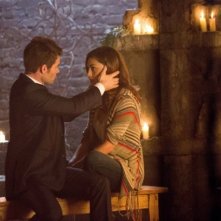 The Originals: Daniel Gillies e Phoebe Tonkin in una scena del pilot della serie