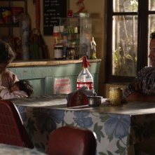 Las acacias: Germán de Silva con Hebe Duarte e Nayra Calle Mamani in una scena del film