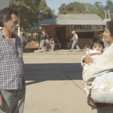 Las acacias: Germán de Silva insieme a Hebe Duarte e Nayra Calle Mamani in una scena del film