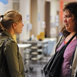 Lucky 7: Lorraine Bruce ed Anastasia Phillips in una scena della serie