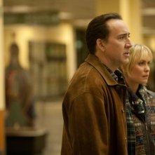 Nicolas Cage e Radha Mitchell in una scena del thriller Il cacciatore di donne