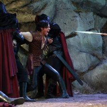 Once Upon a Time in Wonderland: Peter Gadiot in una scena della serie