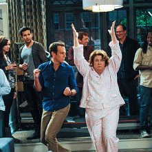 The Millers: Will Arnett e Margo Martindale in una scena della serie