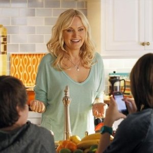 Trophy Wife: Malin Akerman in una scena della serie
