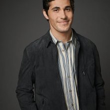 We Are Men: Christopher Nicholas Smith in una foto promozionale della serie