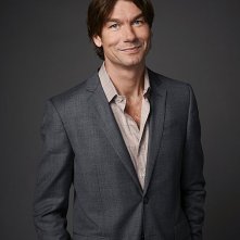 We Are Men: Jerry O'Connell in una foto promozionale della serie