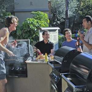 We Are Men: Tony Shalhoub, Kal Penn, Chris Smith e Frank Russo in una scena