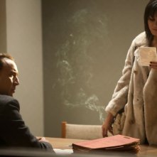 Nicolas Cage e Vanessa Hudgens in una scena de Il cacciatore di donne