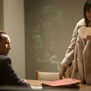 Nicolas Cage e Vanessa Hudgens in una scena de Il cacciatore di donne