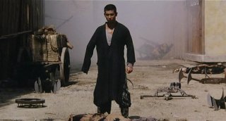 Vincent Zhao in una scena del film The Blade