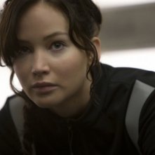Hunger Games: la ragazza di fuoco, un primo piano di Jennifer Lawrence in allenamento