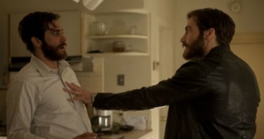 Enemy: nella prima immagine tratta dal film Jake Gyllenhaal lotta con... Jake Gyllenhaal