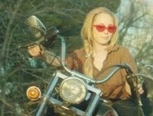 Juno Temple in una scena di Truck Stop