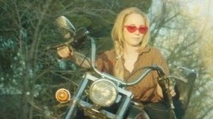 Juno Temple in una scena di Truck Stop