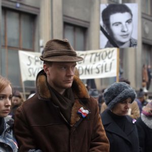 Burning Bush: una foto di scena della miniserie targata HBO Europe