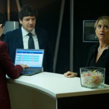 Aspirante vedovo: Luciana Littizzetto è l'insoportabile ricca moglie di Fabio De Luigi in una scena della commedia