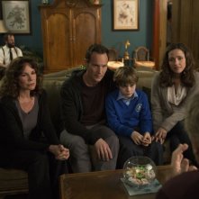 Oltre i confini del male - Insidious 2: Patrick Wilson, Rose Byrne, Ty Simpkins e Barbara Hershey in una scena