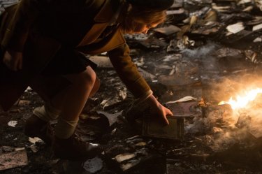 The Book Thief: Sophie Nélisse raccoglie un libro che rischia di bruciare
