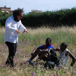 Black Star - Nati sotto una stella nera: il regista Francesco Castellani con i suoi attori sul set del film