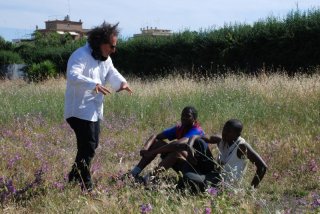 Black Star - Nati sotto una stella nera: il regista Francesco Castellani con i suoi attori sul set del film