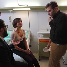 Stai lontana da me: Ambra Angiolini con il regista Alessio Maria Federici ed Enrico Brignano sul set