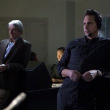 The Newsroom: Thomas Sadoski e Sam Waterston in una scena dell'episodio 'The Genoa Tip'