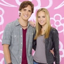 Meaghan Jette Martin e Diego Boneta in una foto promozionale