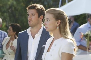 Revenge: Emily VanCamp e Josh Bowman nell'episodio Confession