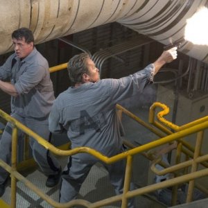 Escape Plan - Fuga dall'inferno: Arnold Schwarzenegger e Sylvester Stallone durante il tentativo di evasione