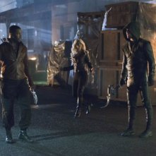 Arrow: Kelly Hu, Michael Jai White e Stephen Amell nell'episodio Identity