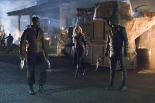 Arrow: Kelly Hu, Michael Jai White e Stephen Amell nell'episodio Identity