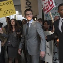 Arrow Kevin Alejandro E Stephen Amell In Una Scena Dell Episodio Identity 287706