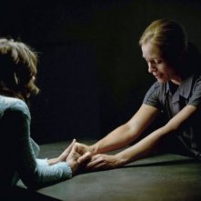 Arrow: Susanna Thompson e Willa Holland nell'episodio City of Heroes