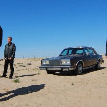 Breaking Bad: Aaron Paul, Jonathan Banks e Bryan Cranston in una scena dell'episodio Say My Name